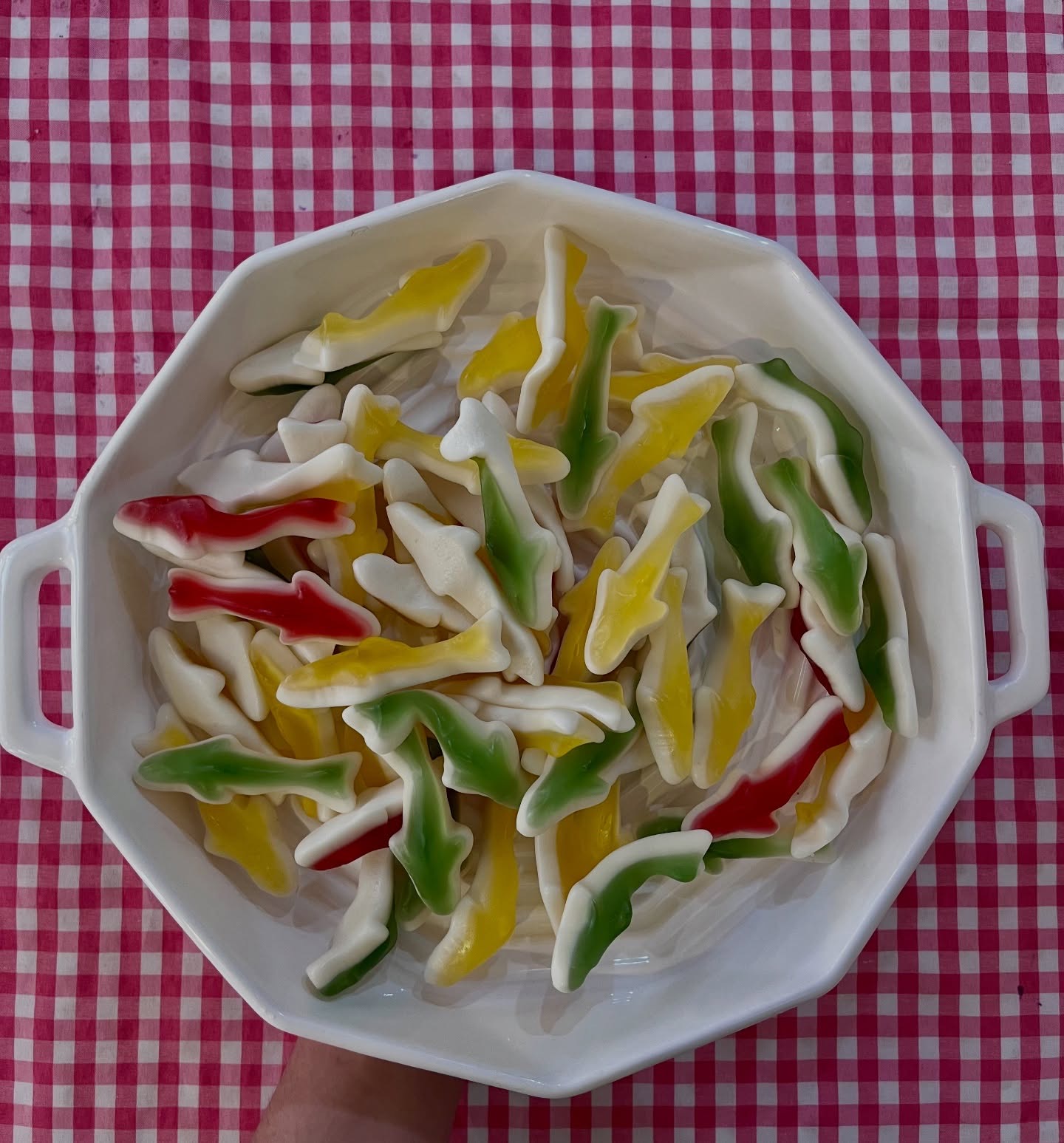 پاستیل کوسه ای رنگی ببتو